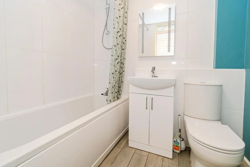 1 bed Ground Flat
