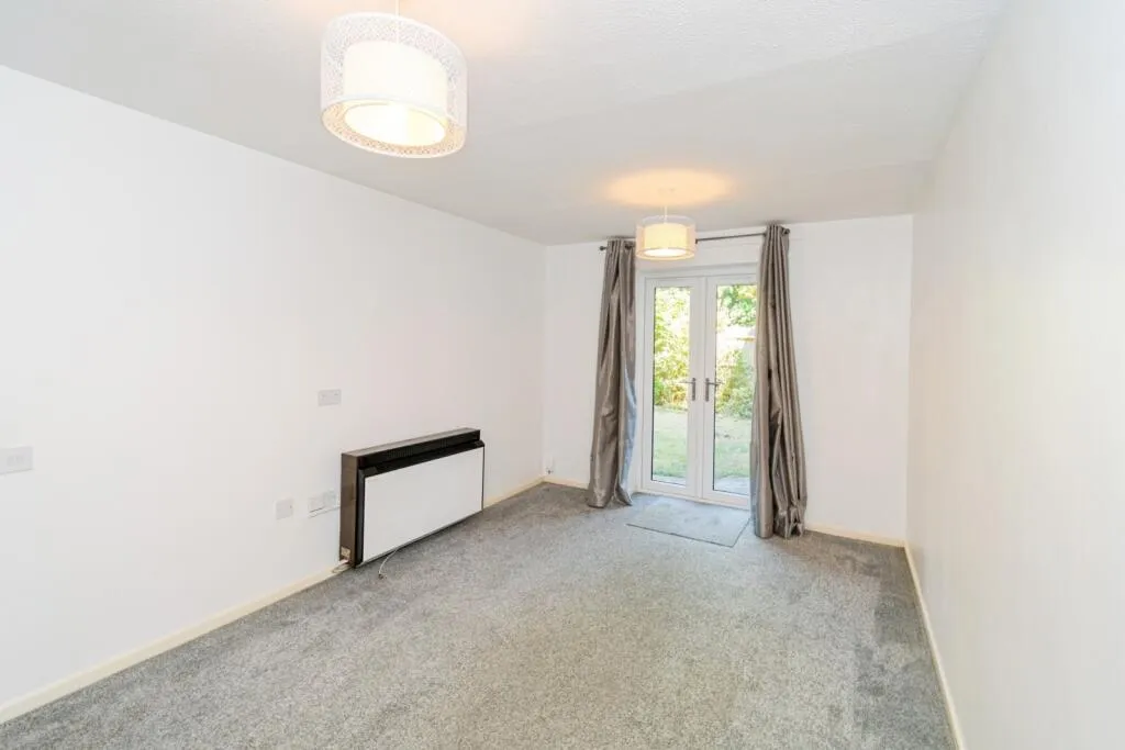 1 bed Ground Flat