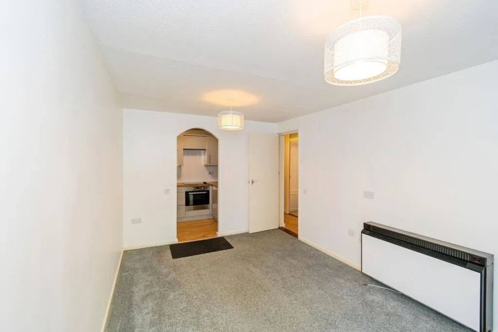 1 bed Ground Flat