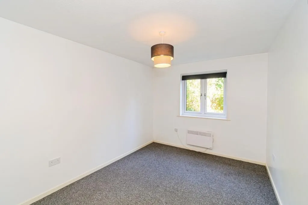 1 bed Ground Flat