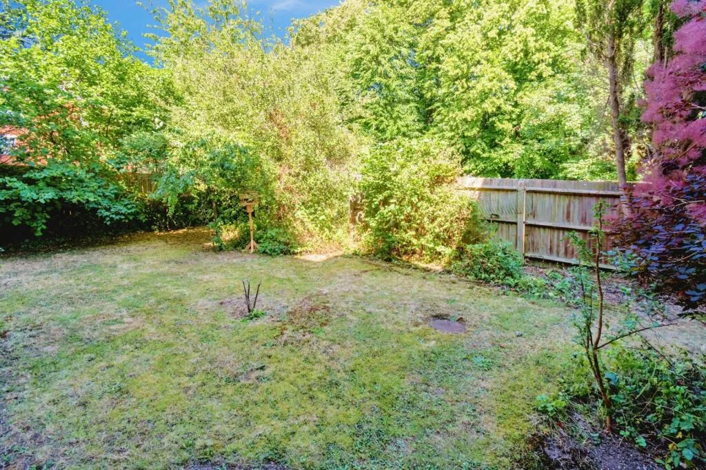1 bed Ground Flat