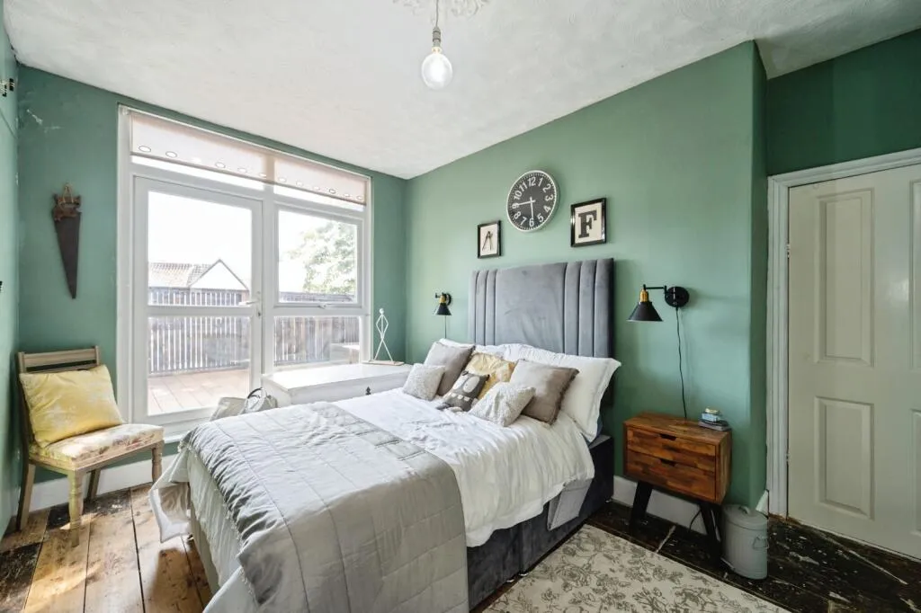 4 bed Detached