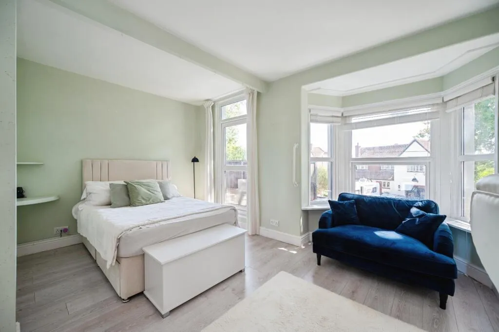 4 bed Detached