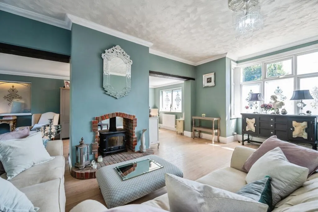 4 bed Detached