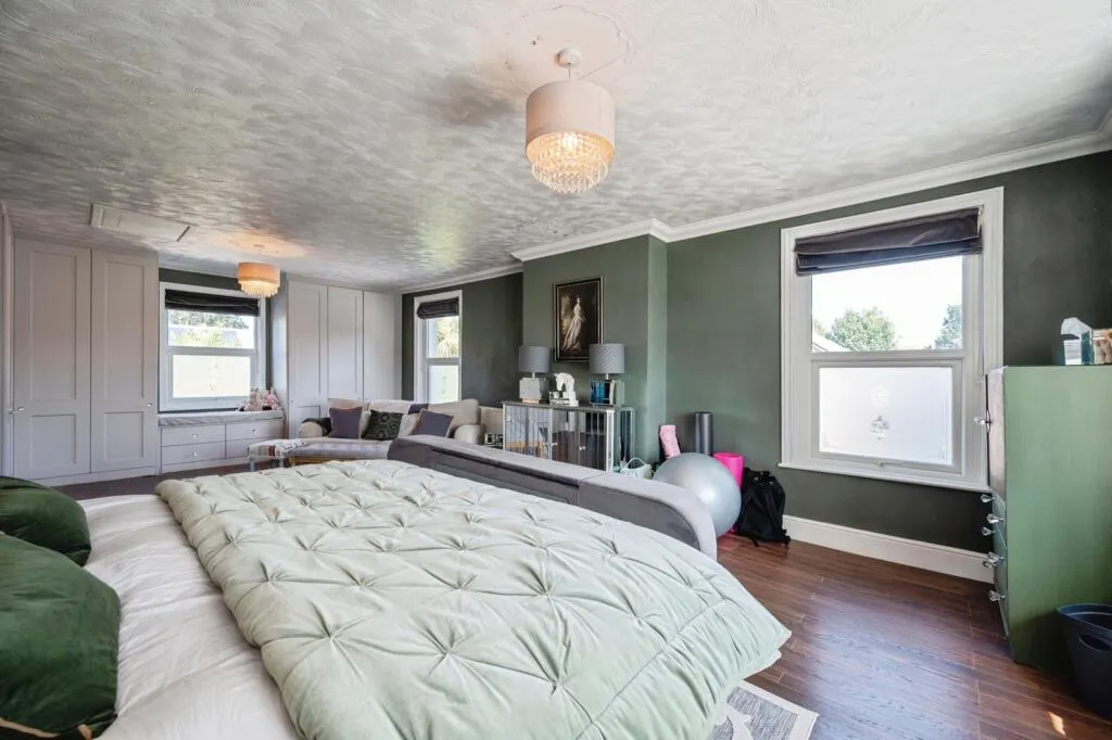 4 bed Detached