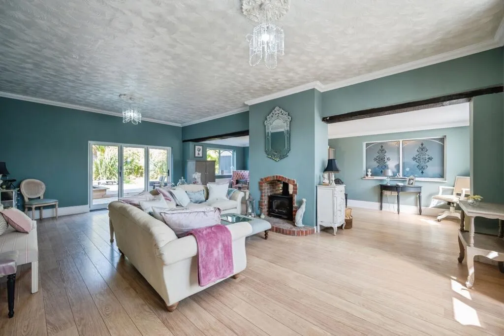 4 bed Detached