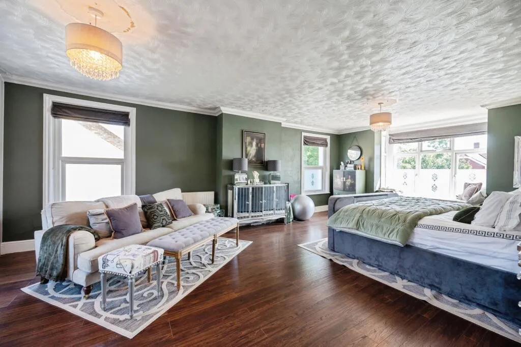 4 bed Detached