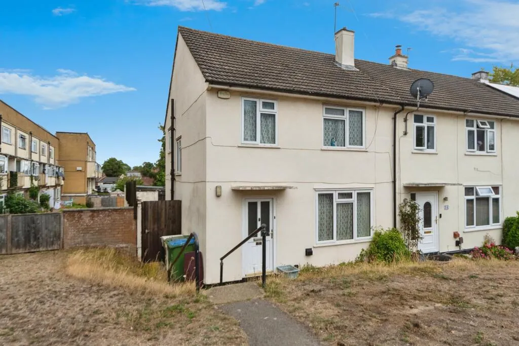 3 bed End of Terrace
