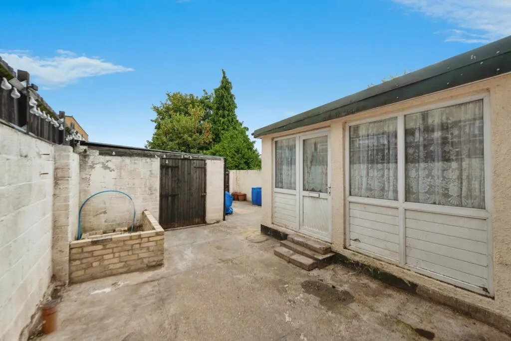3 bed End of Terrace
