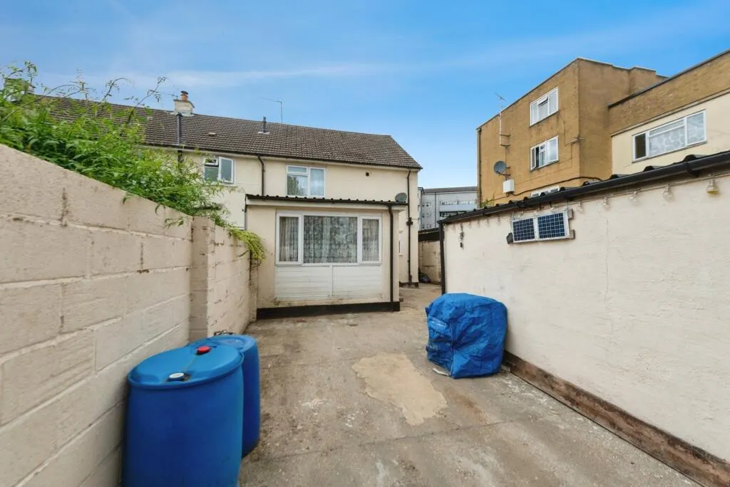 3 bed End of Terrace
