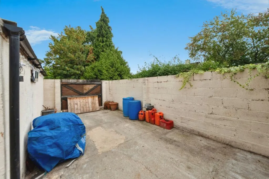 3 bed End of Terrace