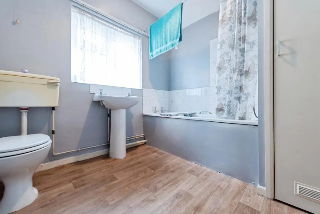 3 bed End of Terrace