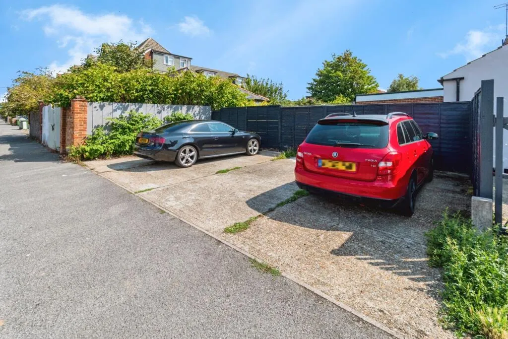 1 bed Ground Maisonette