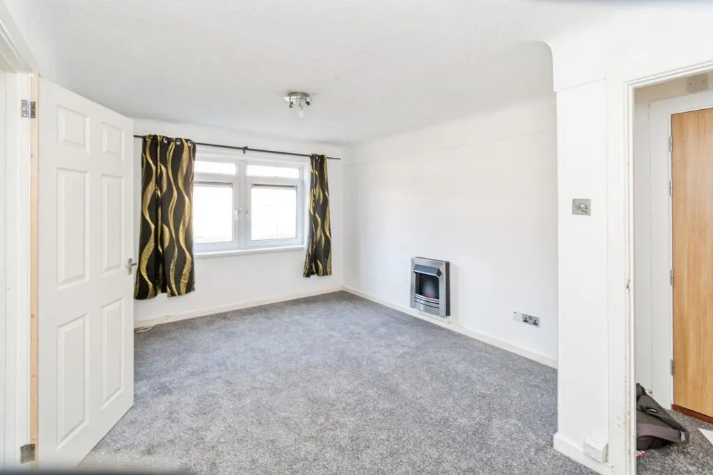 1 bed Ground Flat