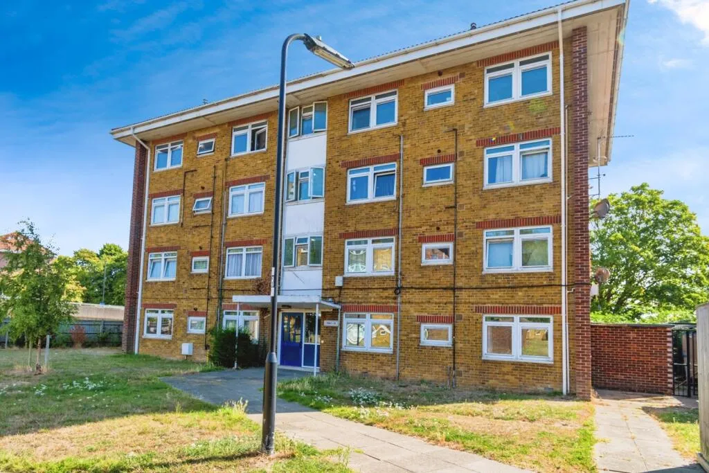 1 bed Ground Flat