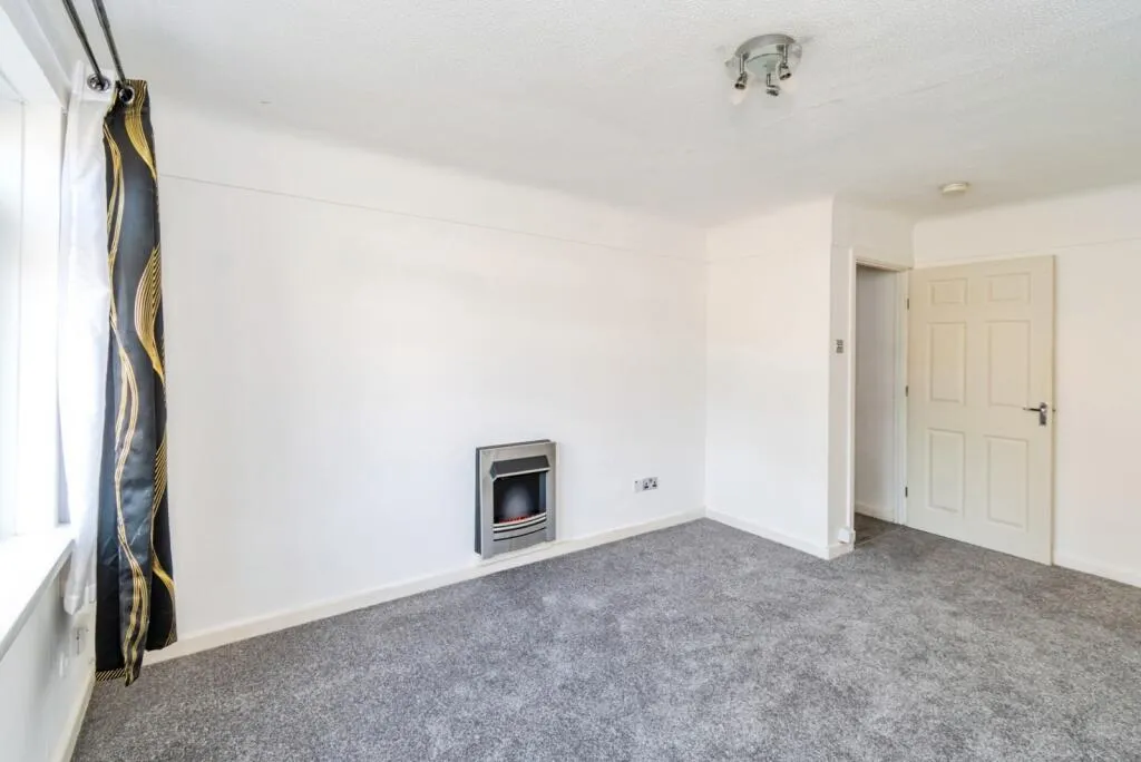 1 bed Ground Flat