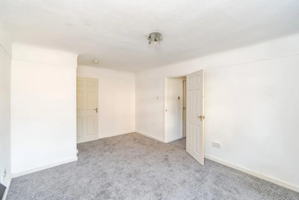 1 bed Ground Flat