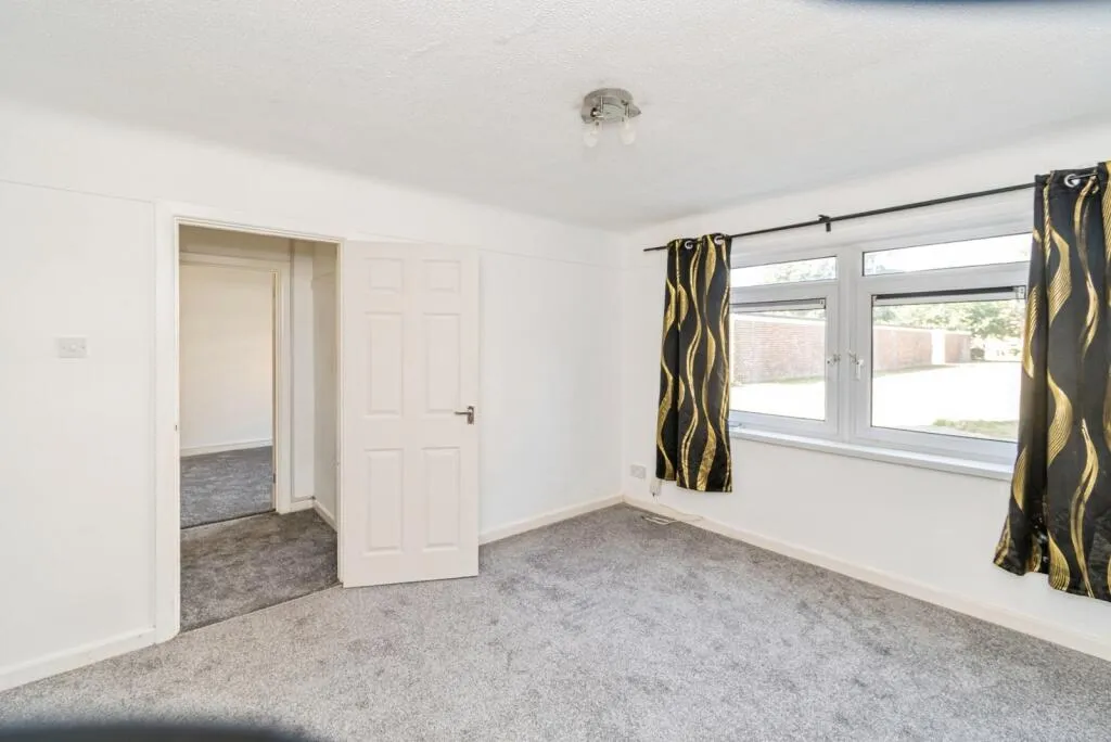 1 bed Ground Flat