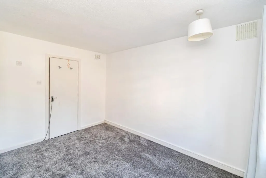 1 bed Ground Flat