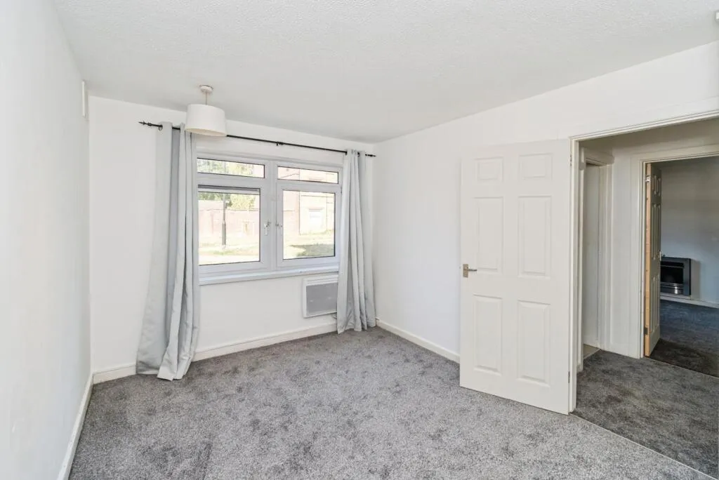 1 bed Ground Flat