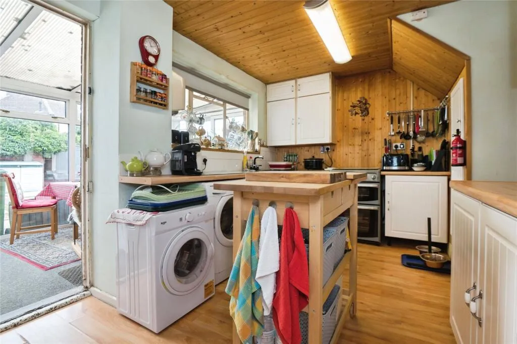 3 bed End of Terrace