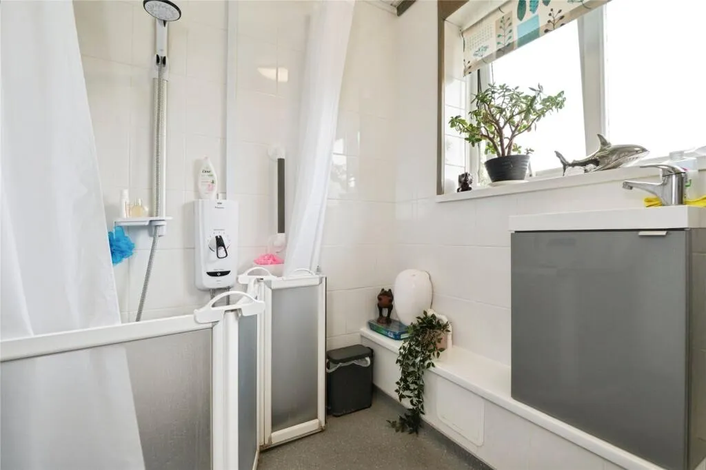3 bed End of Terrace