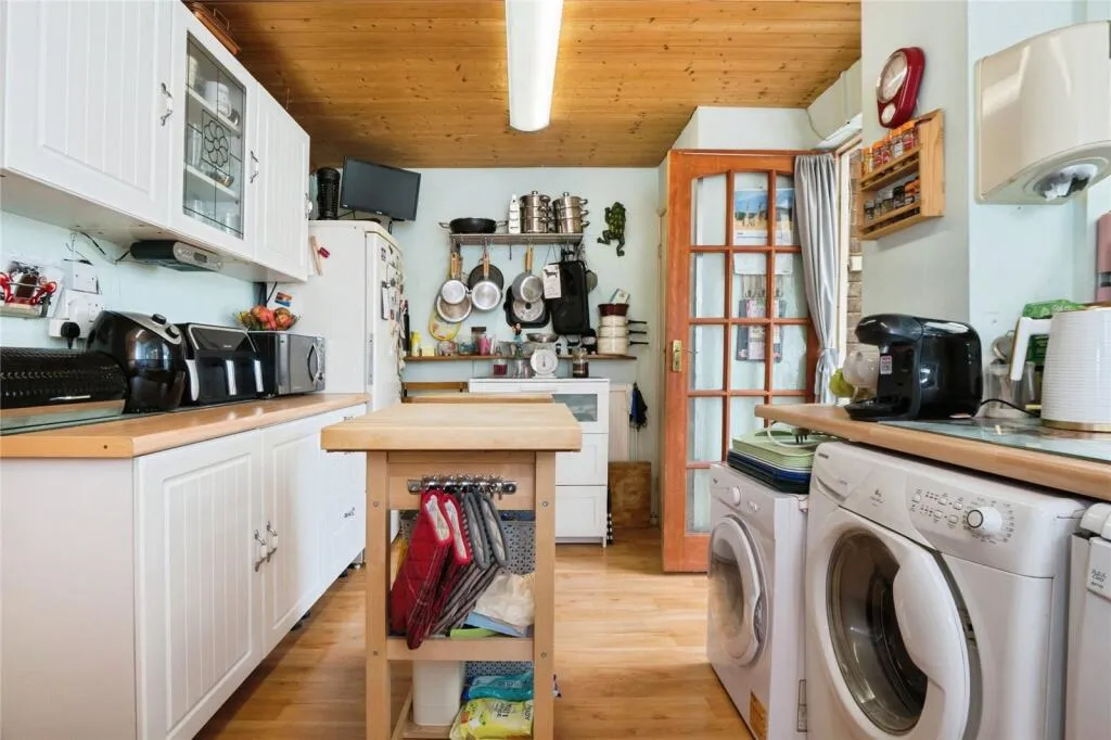 3 bed End of Terrace