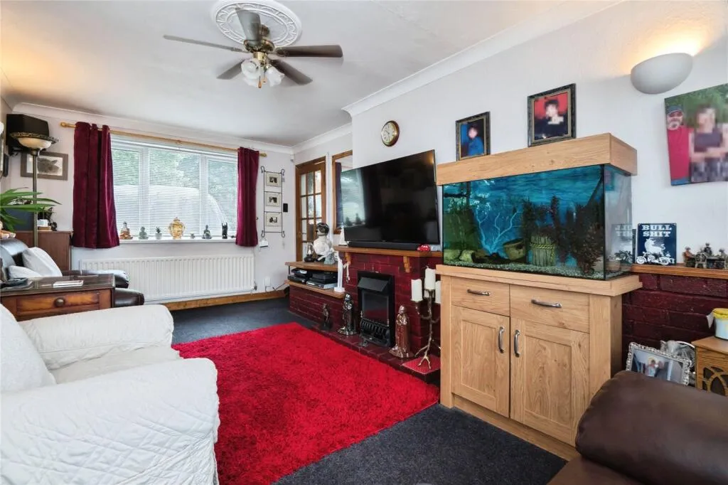 3 bed End of Terrace