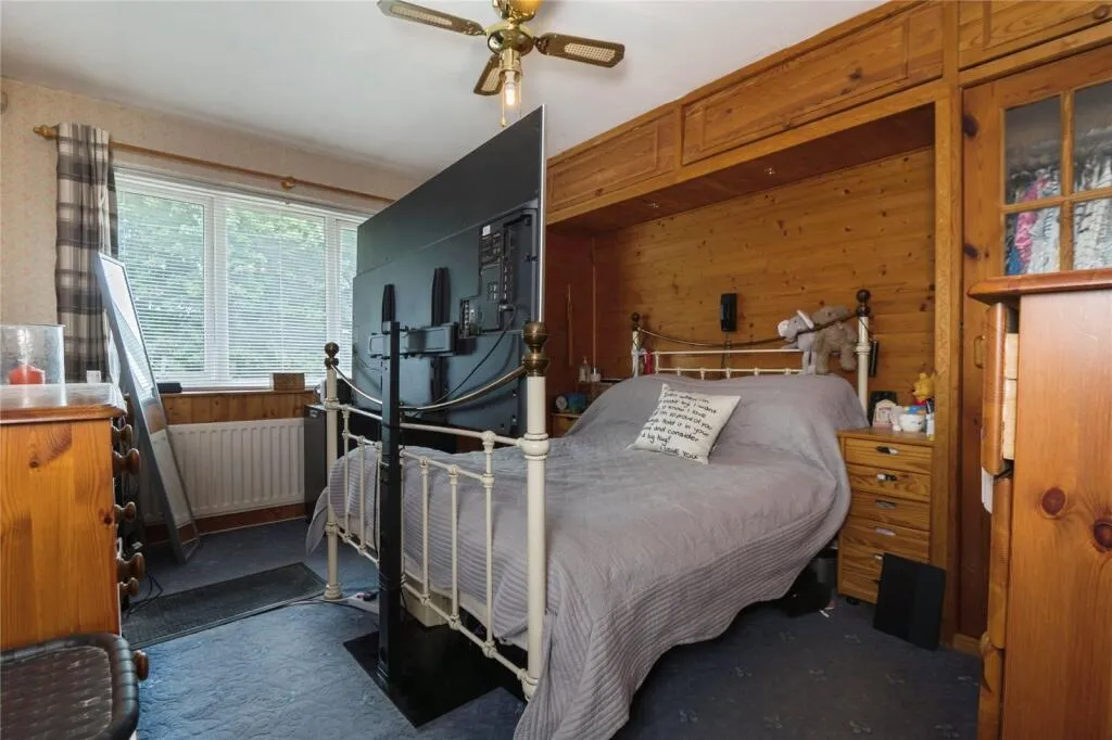 3 bed End of Terrace