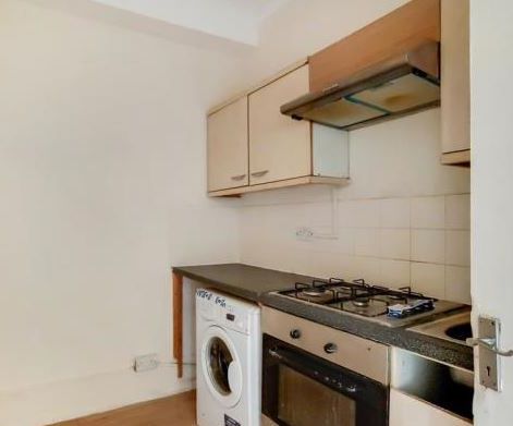 Flat 1, 31 Thurlow Park Road, Dulwich, London, SE21 8JP
