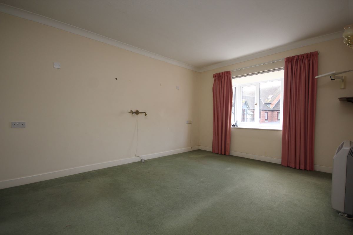 Flat 30 White Lion Courtyard, Deweys Lane, Ringwood, Hampshire, BH24 1AJ