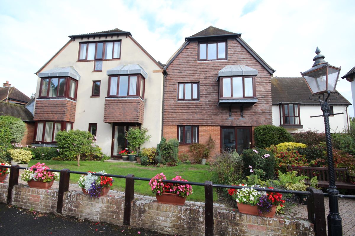 Flat 30 White Lion Courtyard, Deweys Lane, Ringwood, Hampshire, BH24 1AJ