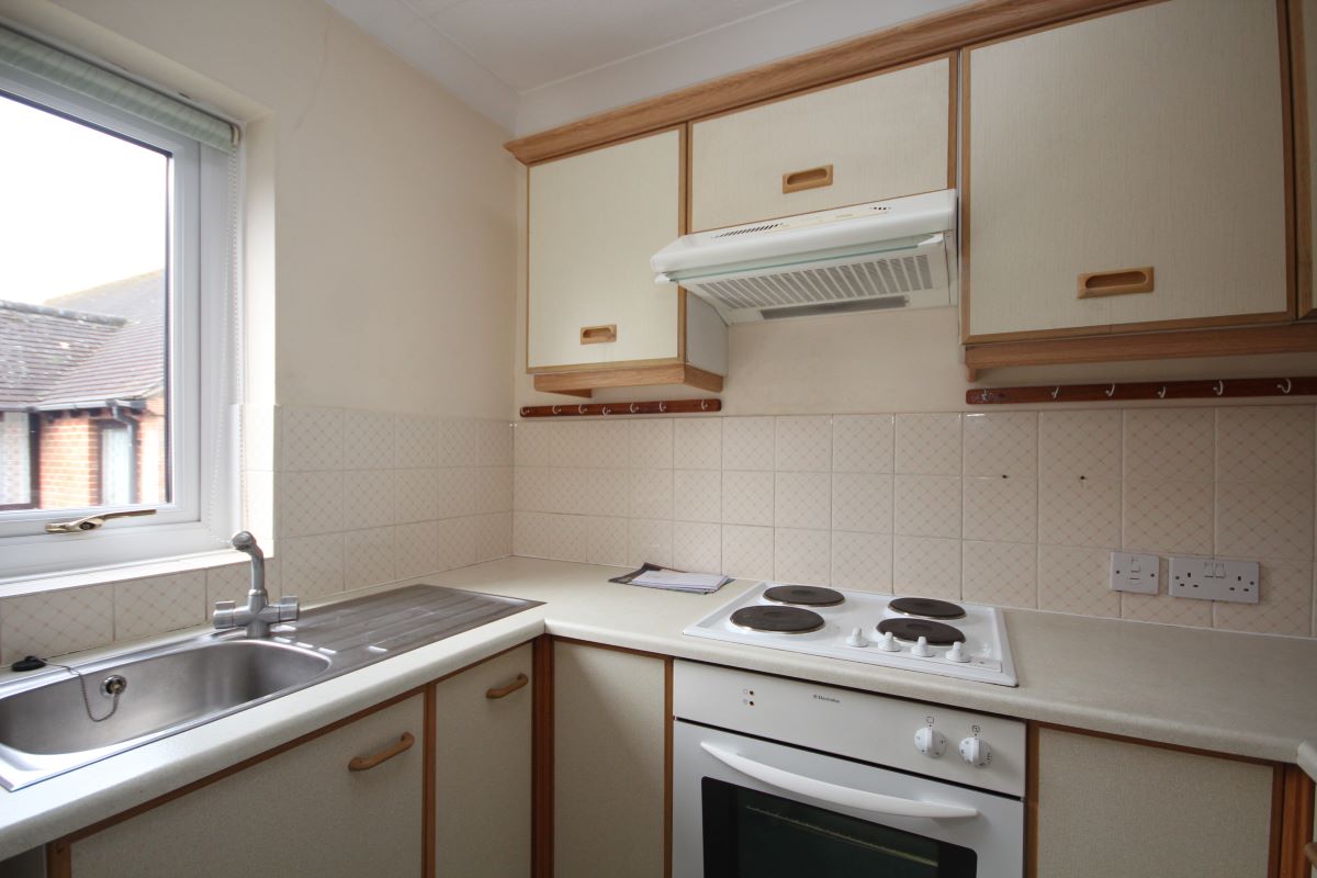 Flat 30 White Lion Courtyard, Deweys Lane, Ringwood, Hampshire, BH24 1AJ
