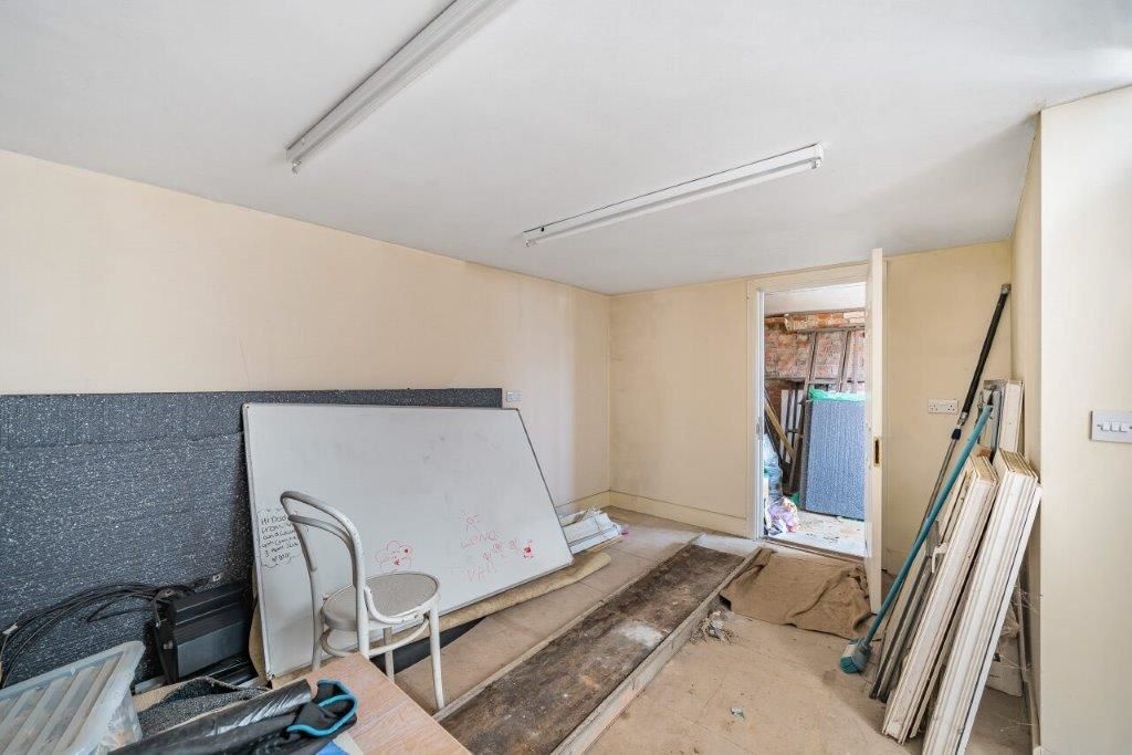 Rear Store, 260 Ferndale Road, Swindon, Swindon, SN2 1HB