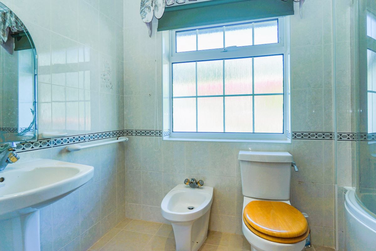 White Lodge, Ilsham Marine Drive, Torquay, Devon, TQ1 2HT