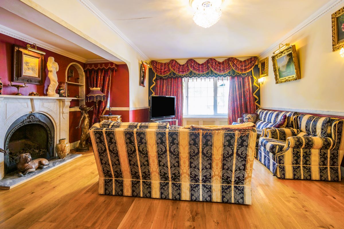 White Lodge, Ilsham Marine Drive, Torquay, Devon, TQ1 2HT