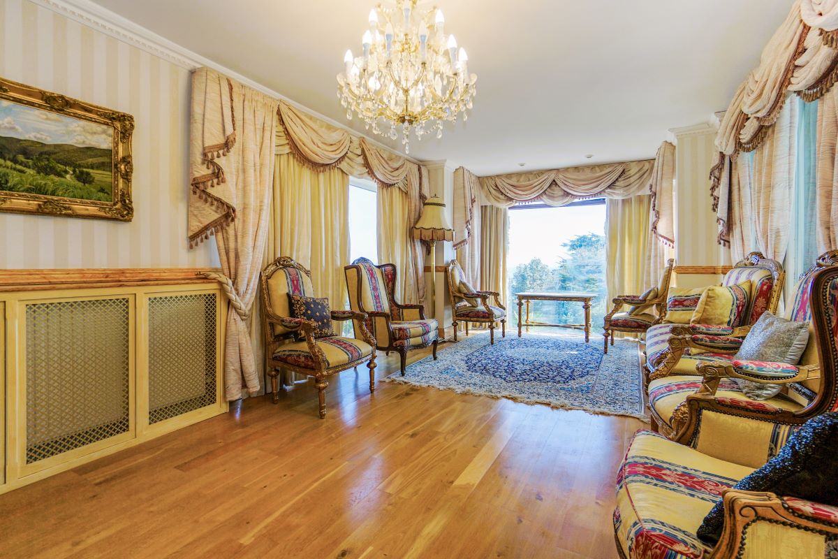 White Lodge, Ilsham Marine Drive, Torquay, Devon, TQ1 2HT
