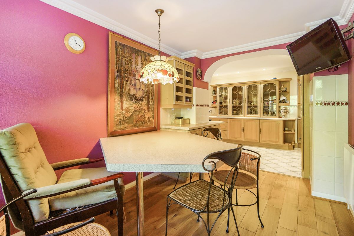 White Lodge, Ilsham Marine Drive, Torquay, Devon, TQ1 2HT