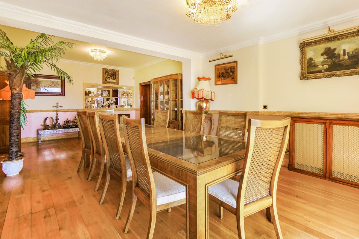 White Lodge, Ilsham Marine Drive, Torquay, Devon, TQ1 2HT