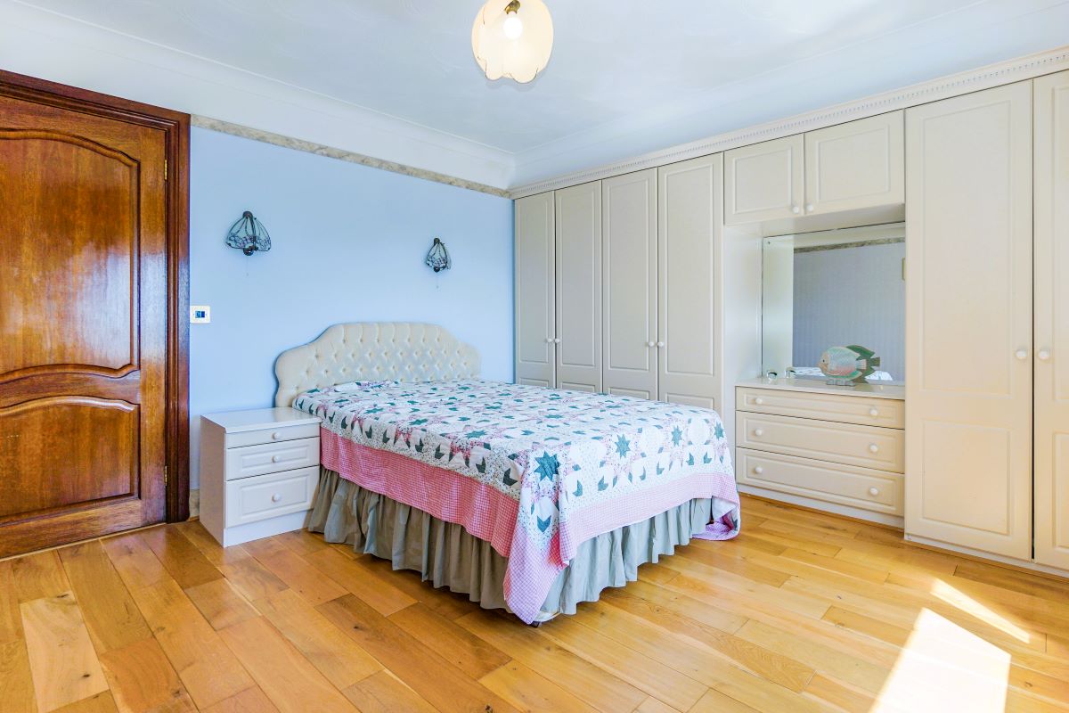 White Lodge, Ilsham Marine Drive, Torquay, Devon, TQ1 2HT