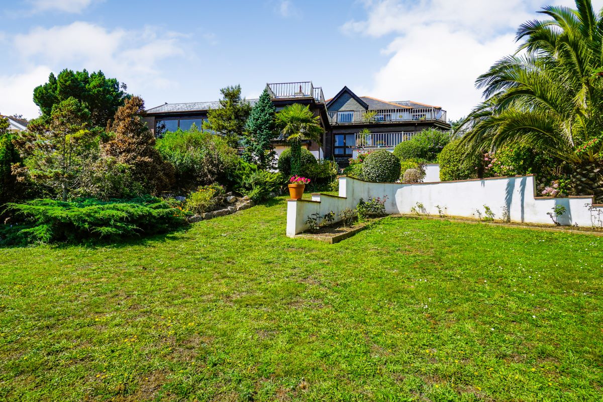 White Lodge, Ilsham Marine Drive, Torquay, Devon, TQ1 2HT