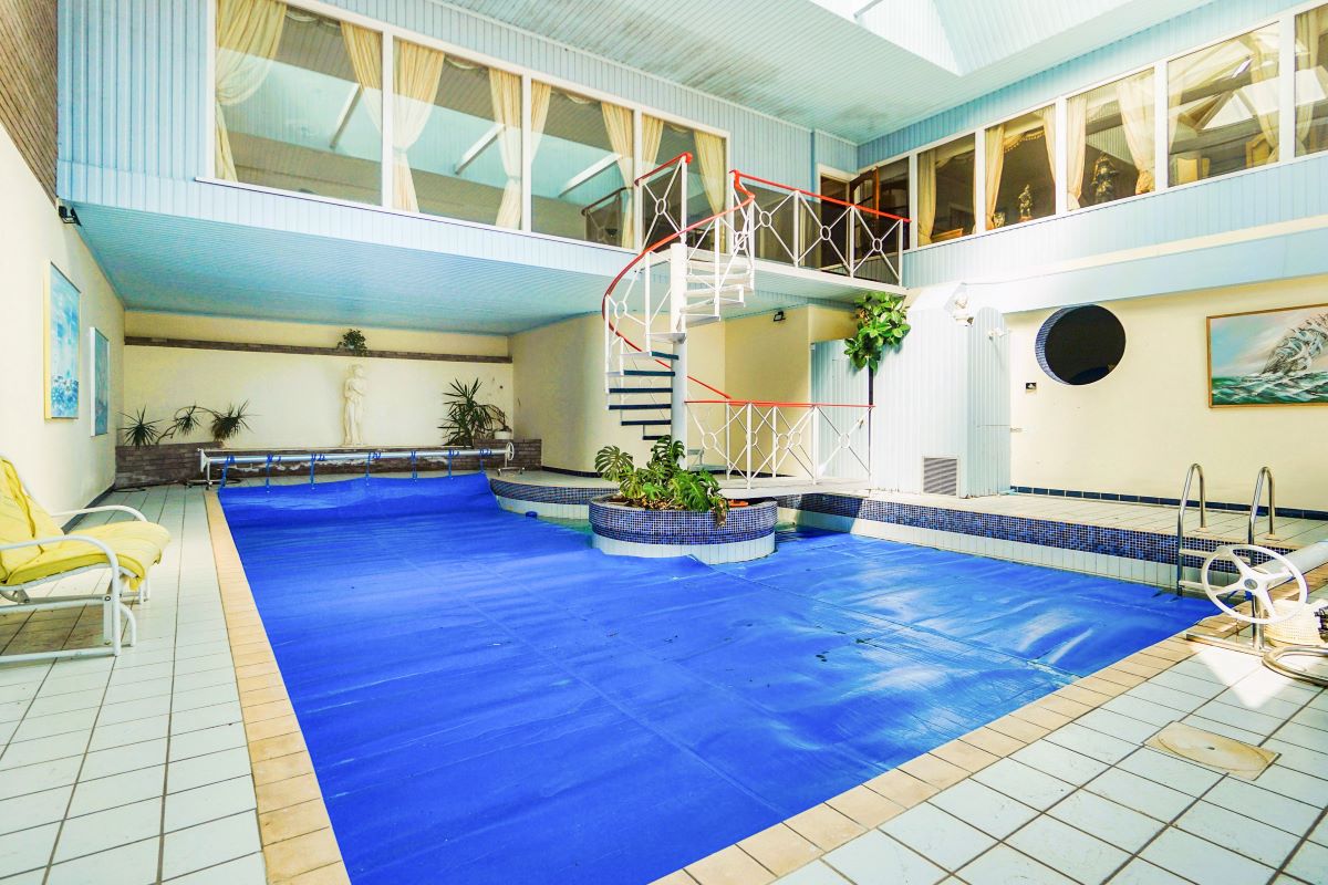 White Lodge, Ilsham Marine Drive, Torquay, Devon, TQ1 2HT