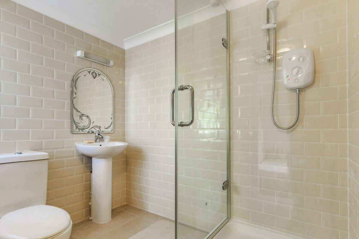 White Lodge, Ilsham Marine Drive, Torquay, Devon, TQ1 2HT