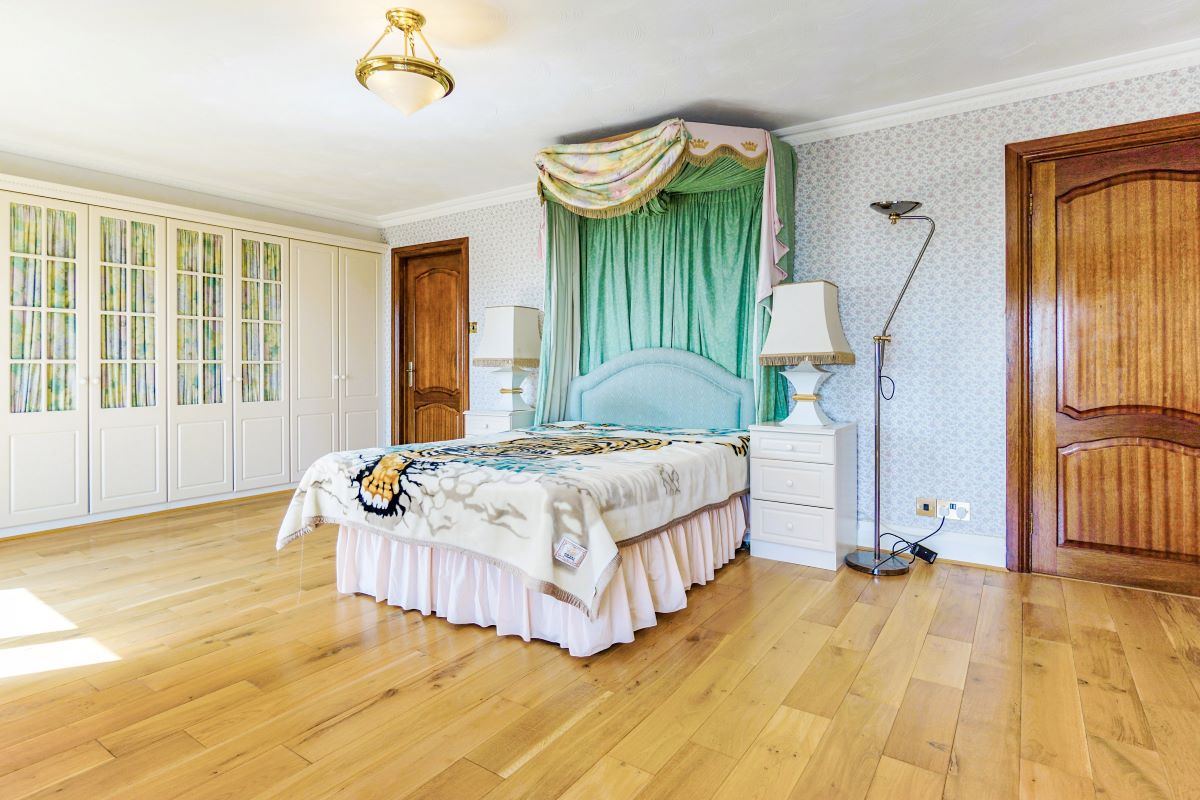 White Lodge, Ilsham Marine Drive, Torquay, Devon, TQ1 2HT