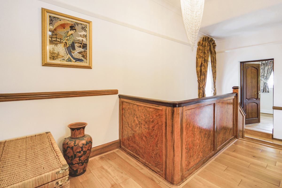 White Lodge, Ilsham Marine Drive, Torquay, Devon, TQ1 2HT