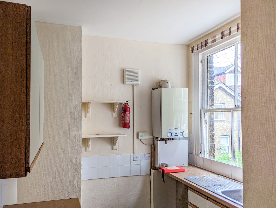 Flat 2, 28b Woodstock Road, Croydon, Surrey, CR0 1JR