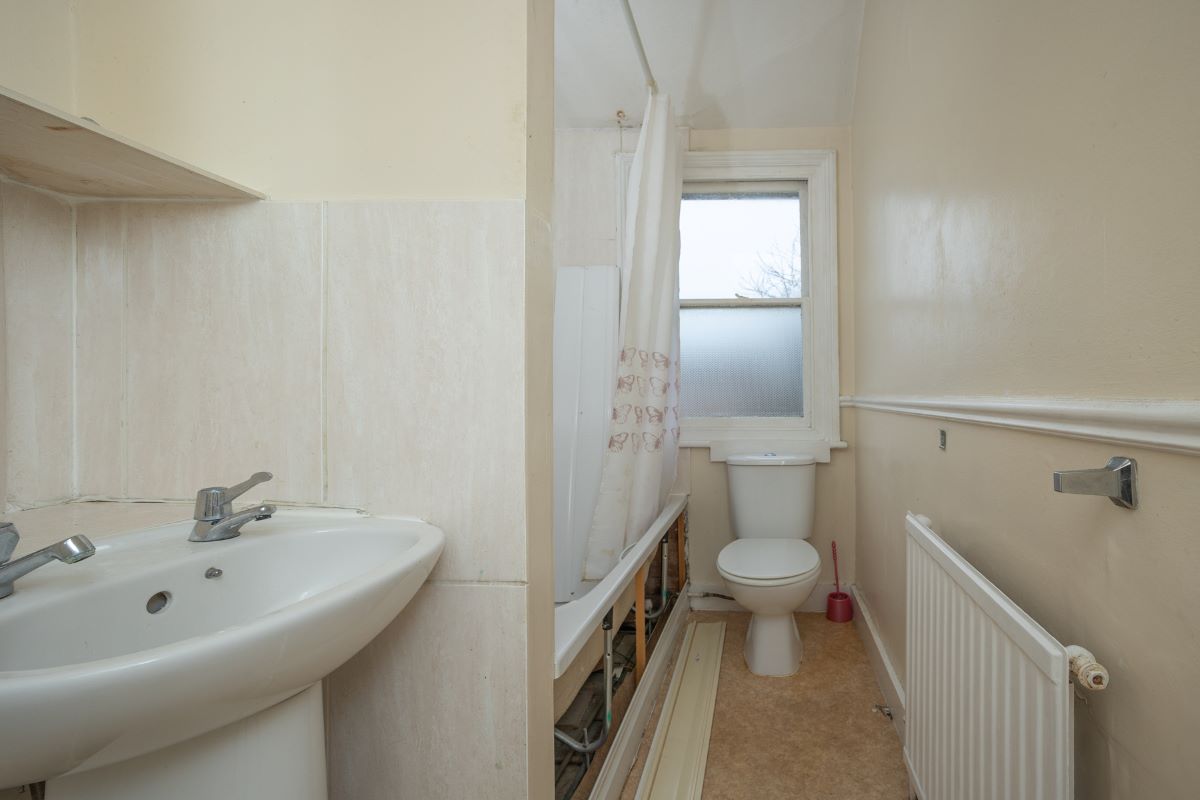 242 Whitley Wood Road, Reading, Berkshire, RG2 8TJ