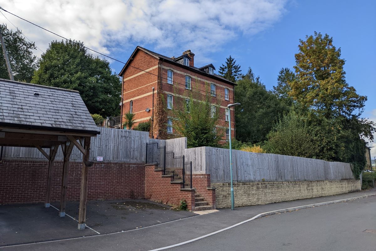 Devonian & Ulsterville, Butterrow Hill, Stroud, Gloucestershire, GL5 2LE