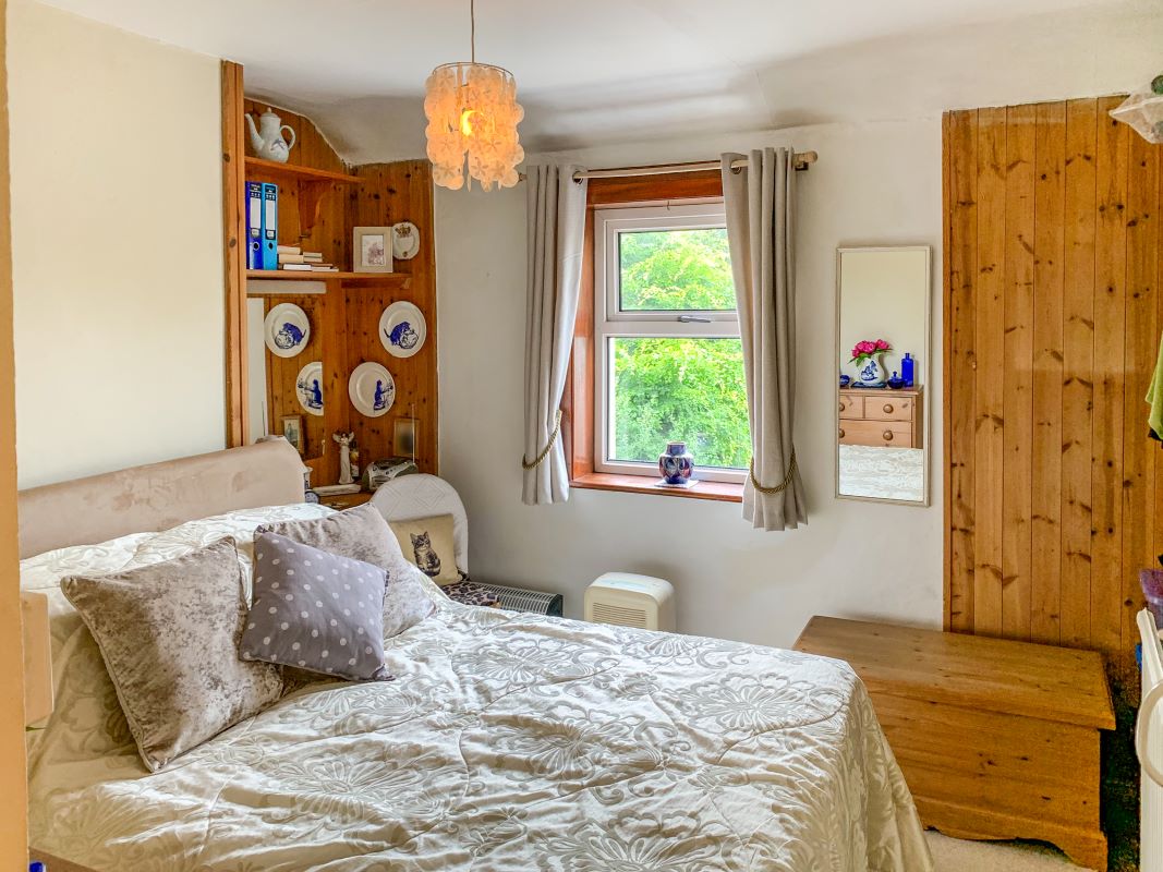 18 Cattistock Road, Maiden Newton, Dorchester, Dorset, DT2 0AG