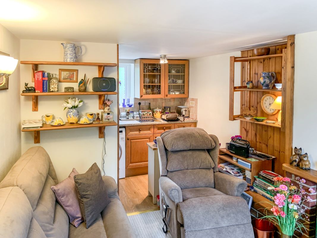 18 Cattistock Road, Maiden Newton, Dorchester, Dorset, DT2 0AG